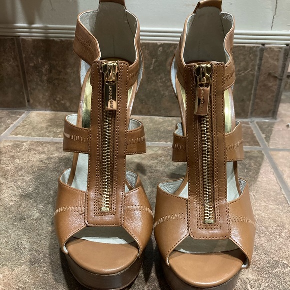 Michael Kors heels - Picture 2 of 5